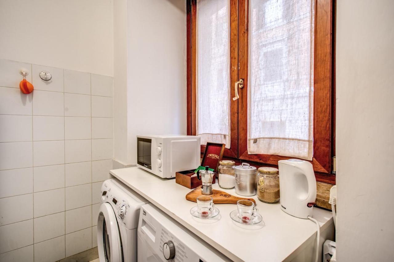Popolo Accommodation - Lovely Central Apartment Rome Bagian luar foto