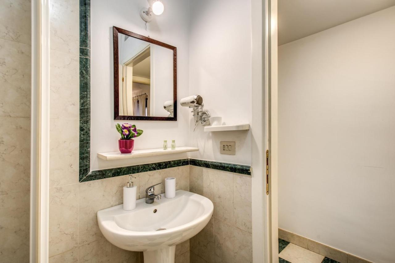 Popolo Accommodation - Lovely Central Apartment Rome Bagian luar foto